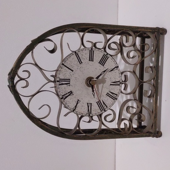 Vintage quartz clock heavy cast iron clock - Picture 1 of 9